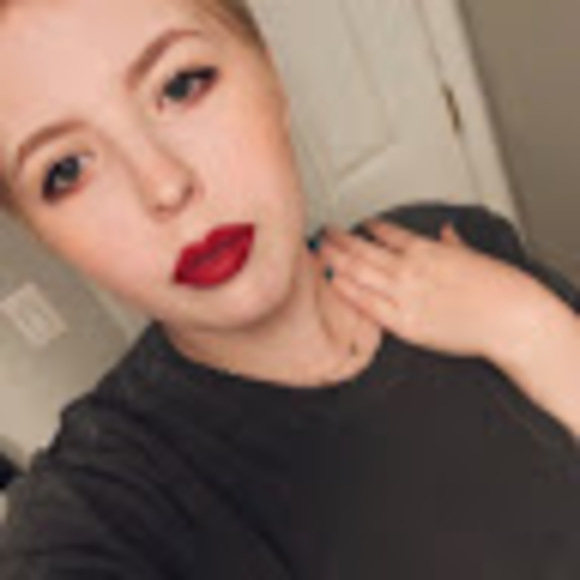 Meet your Posher, Hannah - Picture 1 of 1